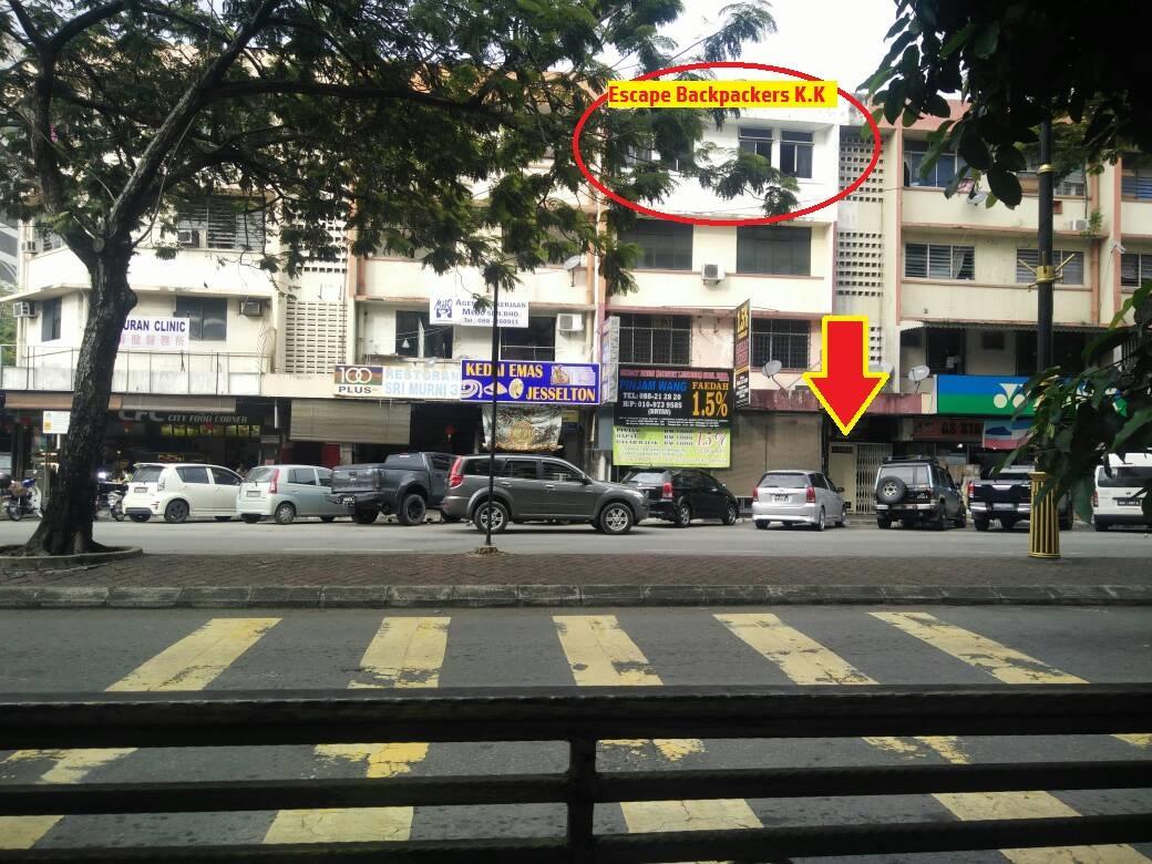 Escape Backpackers Kk Vandrarhem Kota Kinabalu Exteriör bild