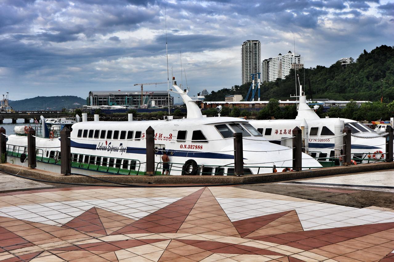 Escape Backpackers Kk Vandrarhem Kota Kinabalu Exteriör bild