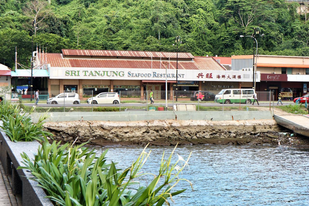 Escape Backpackers Kk Vandrarhem Kota Kinabalu Exteriör bild