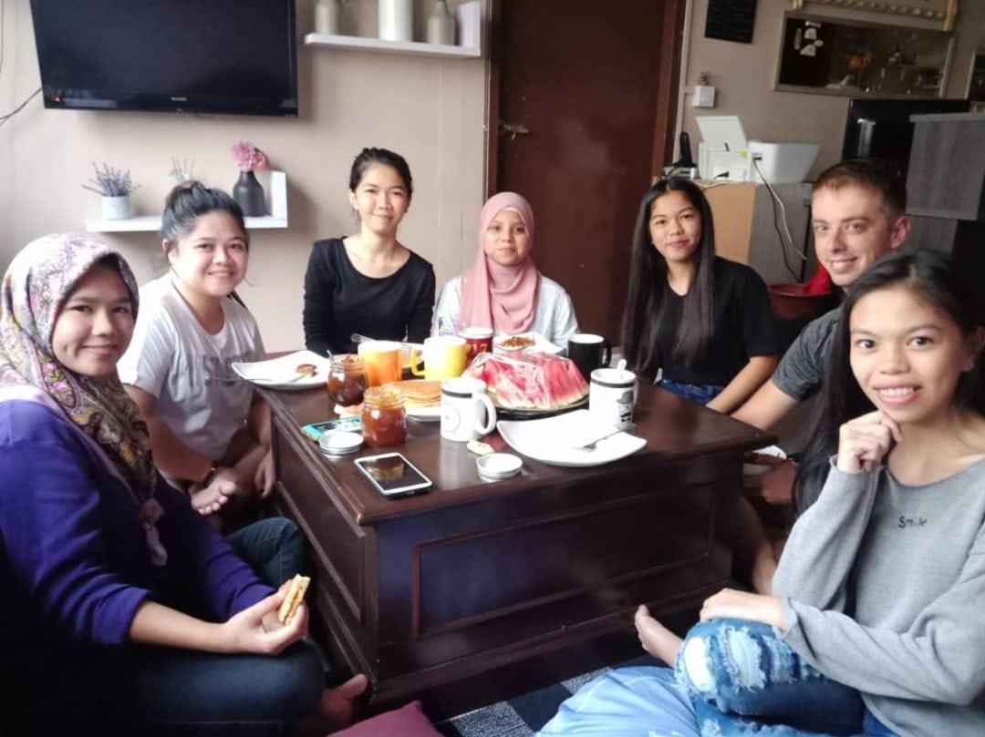 Escape Backpackers Kk Vandrarhem Kota Kinabalu Exteriör bild