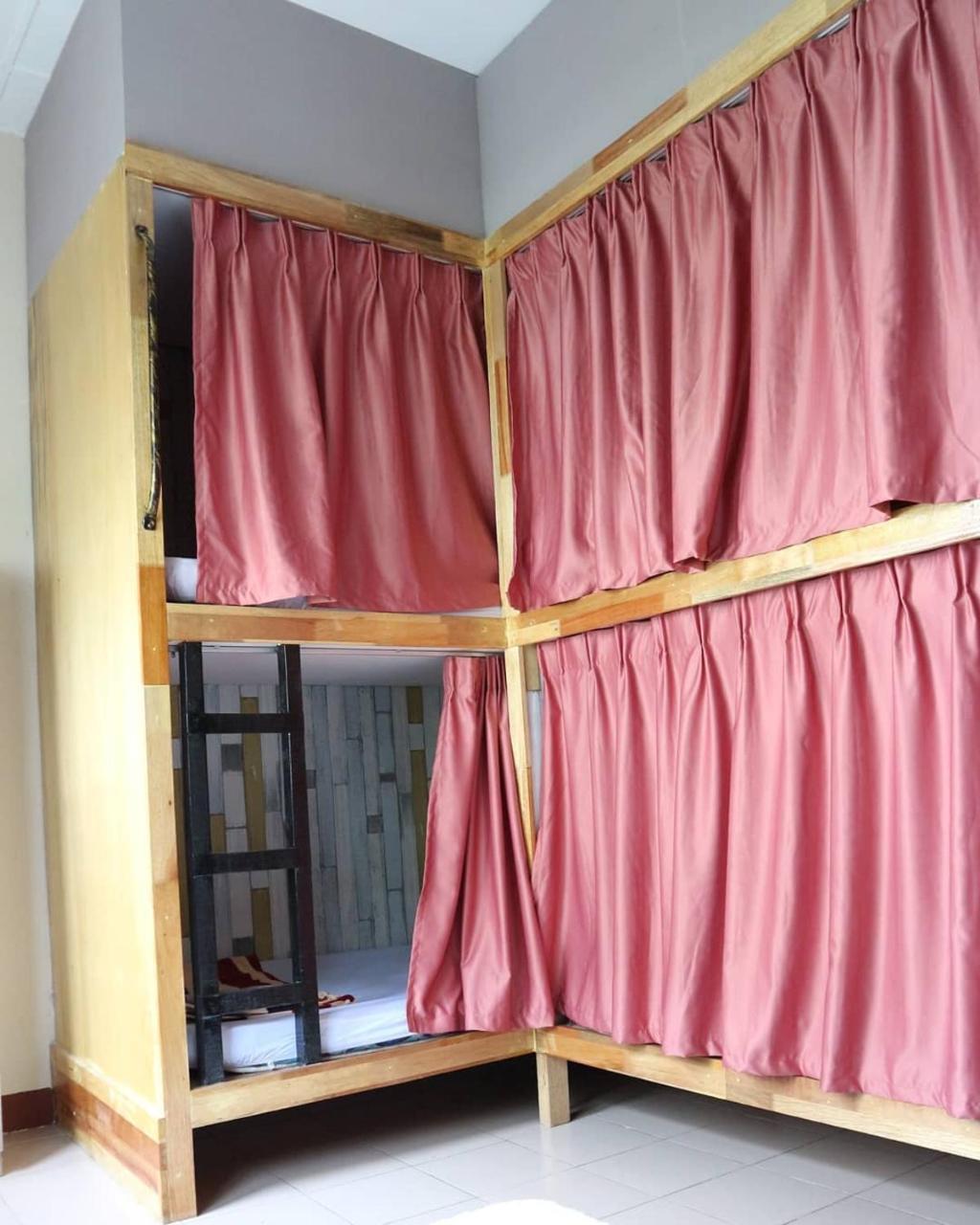 Escape Backpackers Kk Vandrarhem Kota Kinabalu Exteriör bild