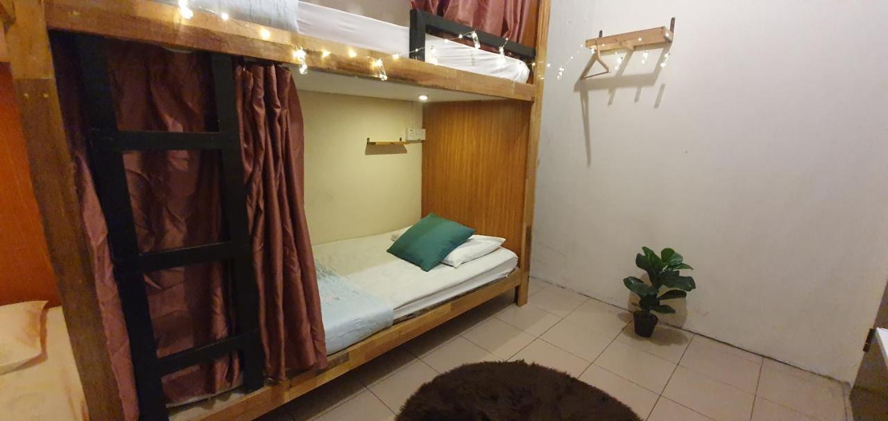 Escape Backpackers Kk Vandrarhem Kota Kinabalu Exteriör bild